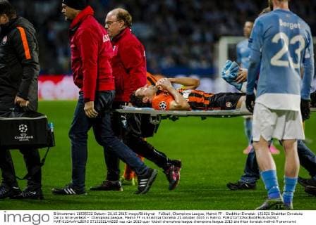 Fußball, Champions League, Malmö FF - Shakhtar Donetsk 151021 Shakhtar Donetsks Darijo Srna verletzt - Champions League, Malmö FF vs Shakhtar Donetsk 21 oktober 2015 in Malmö.  MATHILDAxAHLBERG ST151021AAB2D