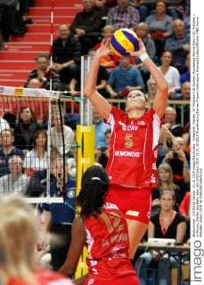 Volleyball, Damen, SC Potsdam-LiB Aachen, Bundesliga Marina Katic ( SC Potsdam ) in Aktion, Stellen des Balls xbbx
