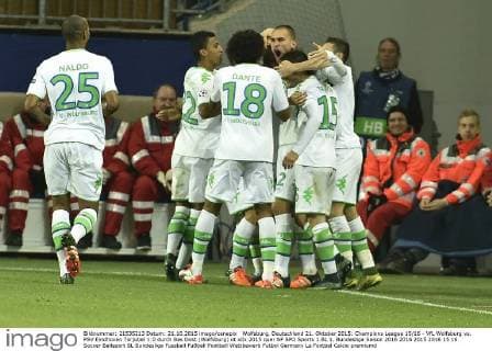 Wolfsburg, Deutschland 21. Oktober 2015: Champions League 15 16 - VfL Wolfsburg vs. PSV Eindhoven Torjubel 1:0 durch Bas Dost (Wolfsburg) ot