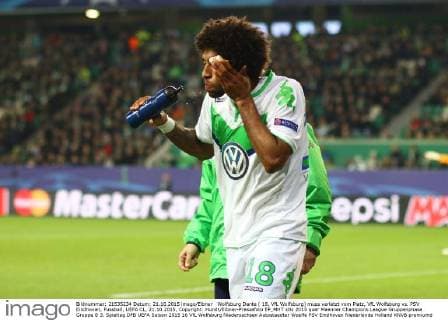 Wolfsburg Dante ( 18, VfL Wolfsburg) muss verletzt vom Platz, VfL Wolfsburg vs. PSV Eindhoven, Fussball, UEFA CL, 21.10.2015, Copyright: Hundt Eibner-Pressefoto EP_MHT