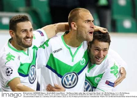Wolfsburg Jubel ueber das 1:0 durch Bas Dost ( 12, VfL Wolfsburg, mi.), VfL Wolfsburg vs. PSV Eindhoven, Fussball, UEFA CL, 21.10.2015, Copyright: Hundt Eibner-Pressefoto EP_MHT