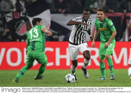 Fußball, Champions League, Juventus Turin - Borussia Mönchengladbach Oct. 21, 2015 - Turin, Italy - Juventus midfielder Paul Pogba (10) vies with Borussia Monchengladbach midfielder Lars Stindl (13) and Borussia Monchengladbach defender Julian Korb (27) during the Uefa Champions League group stage football match n3 Juventus - Borussia Monchengladbachon 21 10 15 at the Juventus Stadium in Turin, Italy. Copyright 2015 Uefa Champions League, Juventus v Borussia  - ZUMAn230