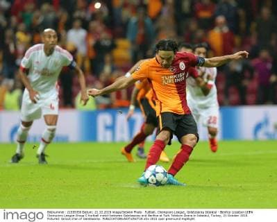 Fußball, Champions League, Galatasaray Istanbul - Benfica Lissabon UEFA Champions League Group C football match between Galatasaray and Benfica at Turk Telekom Arena in Istanbul, Turkey, 21 October 2015. Pictured: Selcuk Inan of Galatasaray. 