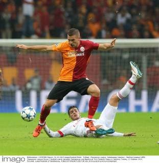 Fußball, Champions League, Galatasaray Istanbul - Benfica Lissabon UEFA Champions League Group C football match between Galatasaray and Benfica at Turk Telekom Arena in Istanbul, Turkey, 21 October 2015. Pictured: Lukas Podolski of Galatasaray. 
