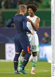 21.10.2015, Fussball UEFA Champions League 2015 2016, Gruppenphase, 3.Spieltag, VfL Wolfsburg - PSV Eindhoven, in der Volkswagen Arena, Wolfsburg. v.l. Jeffrey Bruma (PSV Eindhoven) und Dante (Wolfsburg) 