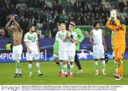 Wolfsburg, Deutschland 21. Oktober 2015: Champions League 15 16 - VfL Wolfsburg vs. PSV Eindhoven die Spieler von Wolfsburg bedanken sich bei ihren Fans ot