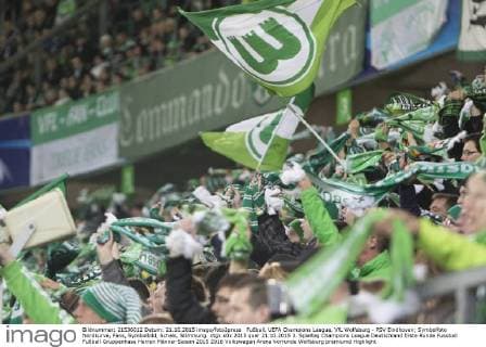 Fußball, UEFA Champions League, VfL Wolfsburg - PSV Eindhoven; Symbolfoto Nordkurve, Fans, Symbolbild, Schals, Stimmung. xtgx