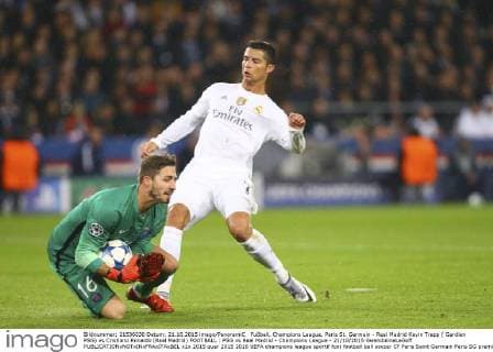 Fußball, Champions League, Paris St. Germain - Real Madrid Kevin Trapp ( Gardien PSG) vs Cristiano Ronaldo (Real Madrid) FOOTBALL : PSG vs Real Madrid - Champions League - 21 10 2015 GwendolineLeGoff 