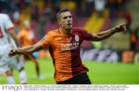 Fußball, Champions League, Galatasaray Istanbul - Benfica Lissabon UEFA Champions League Group C football match between Galatasaray and Benfica at Turk Telekom Arena in Istanbul, Turkey, 21 October 2015. Final Score: Galatasaray 2 - Benfica 1 Pictured: Lukas Podolski of Galatasaray . 