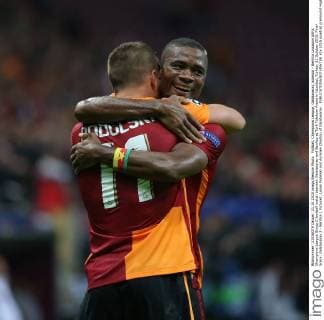 Fußball, Champions League, Galatasaray Istanbul - Benfica Lissabon UEFA Champions League Group C football match between Galatasaray and Benfica at Turk Telekom Arena in Istanbul, Turkey, 21 October 2015. Final Score: Galatasaray 2 - Benfica 1 Pictured: Lukas Podolski and Aurelien Chedjou of Galatasaray . 