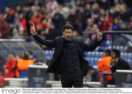 Fußball, Champions League, Atletico Madrid - FK Astana Atletico de Madrid s coach Diego Pablo Simeone gives indications to his players during Champions League soccer match between Atletico de Madrid and FC Astana at Vicente Calderon stadium in Madrid, Spain. October 21, 2015.  (20151021048)