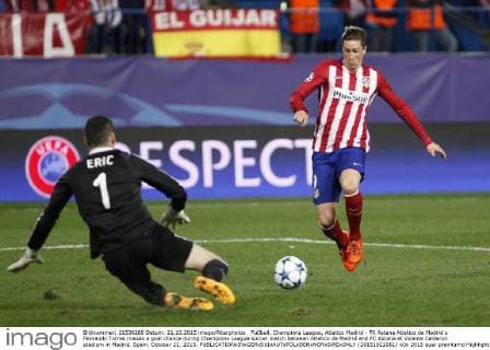 Fußball, Champions League, Atletico Madrid - FK Astana Atletico de Madrid s Fernando Torres misses a goal chance during Champions League soccer match between Atletico de Madrid and FC Astana at Vicente Calderon stadium in Madrid, Spain. October 21, 2015.  (20151021061)