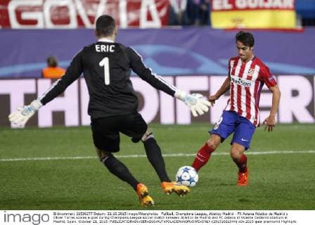Fußball, Champions League, Atletico Madrid - FK Astana Atletico de Madrid s Oliver Torres scores a goal during Champions League soccer match between Atletico de Madrid and FC Astana at Vicente Calderon stadium in Madrid, Spain. October 21, 2015.  (20151021044)