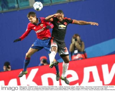 FuÃŸball, Champions League, ZSKA Moskau - Manchester United MOSCOW REGION, RUSSIA. OCTOBER 21, 2015. An unidentified CSKA Moscow player (L) and Manchester United ManU s Antonio Valencia jump to head the ball in their UEFA Champions League Group Stage Group B football match at Arena Khimki Stadium. The game ended in a 1-1 draw. Artyom Korotayev TASS  TS01051E