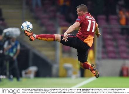 Fußball, Champions League, Galatasaray Istanbul - Benfica Lissabon FUSSBALL CHAMPIONS LEAGUE SAISON 2015 2016 GRUPPENPHASE Galatasaray Istanbul - Benfica Lissabon 21.10.2015 Lukas Podolski (Galatasaray Istanbul) mit Ball 