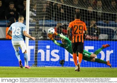 Fußball, Champions League, Malmö FF - Shakhtar Donetsk 151021 Malmö FFs Nikola Djurdjic - Champions League, Malmö FF vs Shakhtar Donetsk 21 oktober 2015 in Malmö.  AVDOxBILKANOVIC ST151021AAB1W