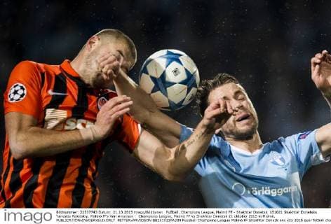 Fußball, Champions League, Malmö FF - Shakhtar Donetsk 151021 Shakhtar Donetsks Yaroslav Rakitskiy, Malmö FFs Kari Arnarson - Champions League, Malmö FF vs Shakhtar Donetsk 21 oktober 2015 in Malmö.  PETTERxARVIDSON BB151021PA209