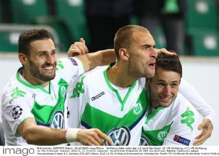 Wolfsburg Jubel ueber das 1:0 durch Bas Dost ( 12, VfL Wolfsburg, mi.), VfL Wolfsburg vs. PSV Eindhoven, Fussball, UEFA CL, 21.10.2015, Copyright: Hundt Eibner-Pressefoto EP_MHT