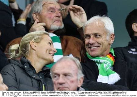 VW Vorstandsvorsitzender Matthias Müller (GER) mit Lebensgefährtin Barbara Rittner auf der Tribüne - Champions League Gruppe B Saison 2015-2016 VfL Wolfsburg vs. PSV Eindhoven in der Volkswagen Arena in Wolfsburg - Deutschland, Fussball, Mann,Männer,21.10.2015