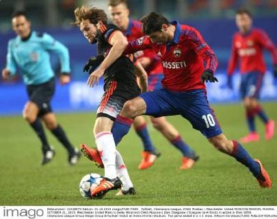 FuÃŸball, Champions League, ZSKA Moskau - Manchester United MOSCOW REGION, RUSSIA. OCTOBER 21, 2015. Manchester United ManU s Daley Blind and CSKA Moscow s Alan Dzagoyev Dzagoev (L-R front) in action in their UEFA Champions League Group Stage Group B football match at Arena Khimki Stadium. The game ended in a 1-1 draw. Artyom Korotayev TASS  TS01054B