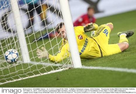 FuÃŸball, Champions League, ZSKA Moskau - Manchester United MOSCOW REGION, RUSSIA. OCTOBER 21, 2015. CSKA Moscow s goalkeeper Igor Akinfeev Akinfeyev concedes a goal to Manchester United ManU in their UEFA Champions League Group Stage Group B football match at Arena Khimki Stadium. The game ended in a 1-1 draw. Artyom Korotayev TASS  TS010549