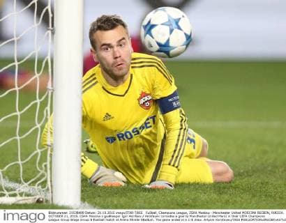 FuÃŸball, Champions League, ZSKA Moskau - Manchester United MOSCOW REGION, RUSSIA. OCTOBER 21, 2015. CSKA Moscow s goalkeeper Igor Akinfeev Akinfeyev concedes a goal to Manchester United ManU in their UEFA Champions League Group Stage Group B football match at Arena Khimki Stadium. The game ended in a 1-1 draw. Artyom Korotayev TASS  TS010548