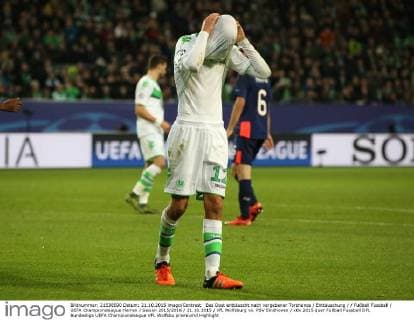 Bas Dost enttäuscht nach vergebener Torchance Enttäuschung Fußball Fussball UEFA Championsleague Herren Saison 2015 2016 21.10.2015 VfL Wolfsburg vs. PSV Eindhoven