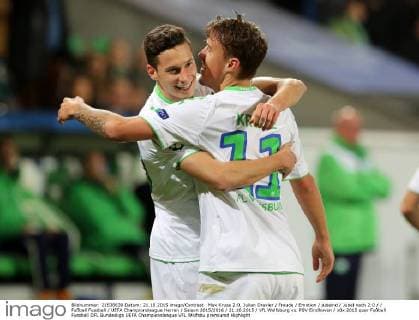 Max Kruse 2:0, Julian Draxler Freude Emotion jubelnd Jubel nach 2:0 Fußball Fussball UEFA Championsleague Herren Saison 2015 2016 21.10.2015 VfL Wolfsburg vs. PSV Eindhoven