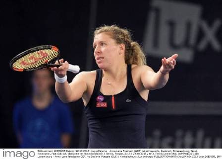 Anna-Lena Friedsam (GER) ist enttaeuscht, frustriert, Entaeuschung, Frust, Emotionen, regt sich auf, diskutiert mit Schiedsrichterin Tennis, Frauen, 2015 22.10.2015 WTA Tennis Damen BGL BNP Paribas Open Luxembourg - Anna-Lena Friedsam (GER) vs Stefanie Voegele (SUI) Kockelscheuer, Luxemburg 