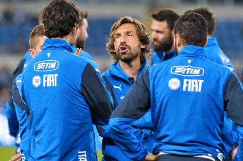 IPP20151022 Football - soccer: international match Länderspiel UEFA European Qualifiers, Italy - Norway, Andrea Pirlo mentre parla con i compagni - xHOCHxZWEIx xItalyxPhotoxPressx 