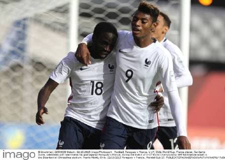 Football, Paraguay v France. U 17, Chile World Cup. France player, Nanitamo Ikone, celebrates with teammates his goal against Paraguay v France, during the match of U-17 World Championship WM Weltmeisterschaft in the Bicentennial Chinquihue stadium. Puerto Montt, Chile. 22 10 2015 Paraguay v Francia, Mundial Sub 17. 