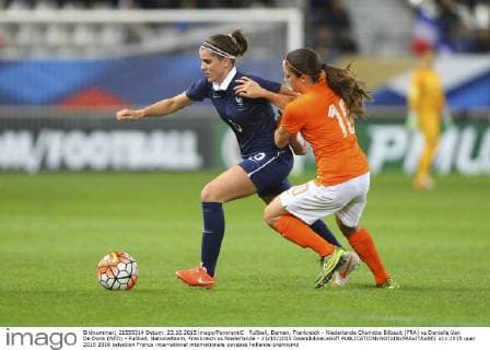 Fußball, Damen, Frankreich - Niederlande Charlotte Bilbault (FRA) vs Danielle Van De Donk (NED) - Fußball, Nationalteam, Frankreich vs Niederlande - 23 10 2015 GwendolineLeGoff 