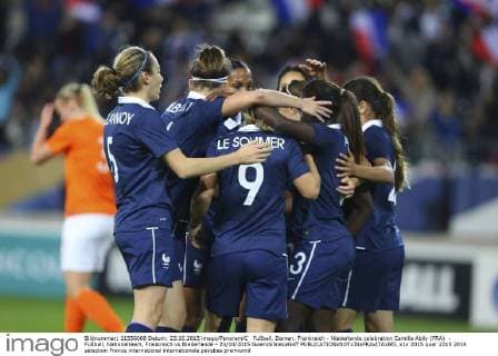 Fußball, Damen, Frankreich - Niederlande celebration Camille Abily (FRA) - Fußball, Nationalteam, Frankreich vs Niederlande - 23 10 2015 GwendolineLeGoff 