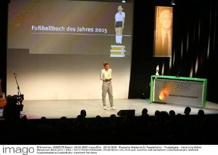 23.10.2015 - Deutsche Akademie für Fussbalkultur - Fussballgala - Verleihung Walter Bensemann Preis 2015 JüRa - Katrin Müller-Hohenstein (Moderatorin)