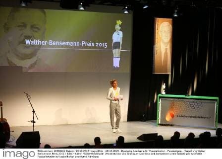 23.10.2015 - Deutsche Akademie für Fussbalkultur - Fussballgala - Verleihung Walter Bensemann Preis 2015 JüRa - Katrin Müller-Hohenstein (Moderatorin)