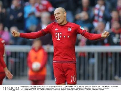 Arjen ROBBEN, FCB 10 Torjubel, Jubel nach dem Tor zum 1-0 FC BAYERN MUENCHEN - 1.FC KOELN Fussball 1. Bundesliga , Muenchen, am 24.10.2015, 10.Spieltag, Saison 2015 2016, 1.Liga, 1.Bundesliga, FCB