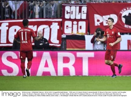 TOR zum 3:0 durch Robert Lewandowski FC Bayern München (rechts) mit Douglas Costa FC Bayern München (links) FC Bayern FCB vs 1. FC Köln Koeln 24.10.2015 FC Bayern FCB vs 1. FC Köln Koeln
