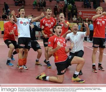 Volleyball 1. Bundesliga Saison 2015 2016 TV Rottenburg - Netzhoppers KW Bestensee 24.10.2015 Teamjubel nach dem Sieg 