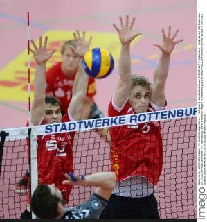 Volleyball 1. Bundesliga Saison 2015 2016 TV Rottenburg - Netzhoppers KW Bestensee 24.10.2015 Philipp Jankowski (TV Rottenburg,li) und Friederich Nagel (TV Rottenburg,re) im Block 