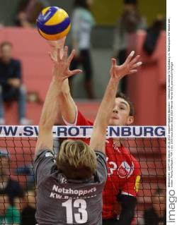 Volleyball Bundesliga TV Rottenburg vs. Netzhoppers KW-Bestensee , hinten: Moritz Karlitzek ( TVR )