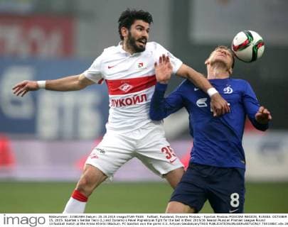 FuÃŸball, Russland, Dynamo Moskau - Spartak Moskau MOSCOW REGION, RUSSIA. OCTOBER 25, 2015. Spartak s Serdar Tasci (L) and Dynamo s Pavel Pogrebnyak fight for the ball in their 2015 16 Season Russian Premier League Round 13 football match at the Arena Khimki Stadium. FC Spartak won the game 3:2. Artyom Geodakyan TASS  TS0108EC