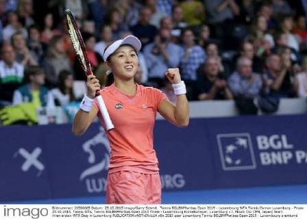 Tennis BGLBNPParibas Open 2015 - Luxembourg WTA Tennis Damen Luxemburg - Finale 25.10.2015, Tennis WTA, Tennis BGLBNPParibas Open 2015 Finale - Luxembourg Kockelscheuer, Luxemburg v.l. Misaki Doi (JPN, Japan) feiert ihren ersten WTA Sieg in Luxemburg 