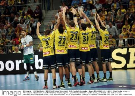 DKB-Handball-Bundesliga - Saison 2015-2016 - 25.10.2015 - Rhein Neckar Löwen vs HSG Wetzlar - Mannheim v. l. Kristian Bliznac Wetzlar gegen die gesamte Abwehrmauer der RNL Aktion, Zweikampf -
