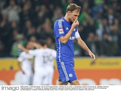 Sonntag 25.10.2015, 1. Bundesliga, Saison 2015 2016, 10. Spieltag, Borussia Moenchengladbach - FC Schalke 04, enttaeuscht Benedikt Hoewedes (Schalke) DeFodi035