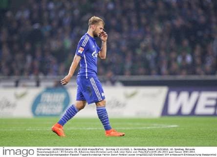 Sonntag 25.10.2015, 1. Bundesliga, Saison 2015 2016, 10. Spieltag, Borussia Moenchengladbach - FC Schalke 04, Johannes Geis (Schalke) geht nach roter Karte vom Platz DeFodi035