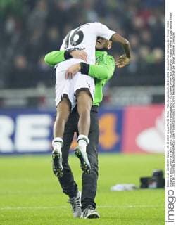 Mönchengladbach, 25.10.2015, Borussia Park Schlussjubel: Trainer Andre Schubert (BMG), Ibrahima Traore (BMG) VfL Borussia Mönchengladbach - FC Schalke 04 mm