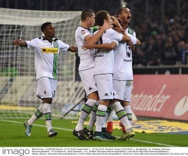 25.10.2015, Fussball, Saison 2015 2016, 1. Bundesliga, 10. Spieltag, Borussia Mönchengladbach - FC Schalke 04, Jubel Gladbach, v.re., Raffael (Borussia Moenchengladbach), Lars Stindl (Borussia Moenchengladbach), Fabian Johnson (Borussia Moenchengladbach), Granit Xhaka (Borussia Moenchengladbach), Ibrahima Traore (Borussia Moenchengladbach)