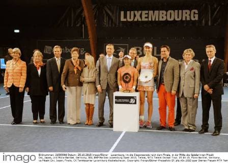 Luxemburg, im die Siegerparade nach dem Finale, in der Mitte die Spielerinnen Misaki Doi, Japan, und Mona Barthel, Germany, BGL BNP Paribas Luxemburg Open 2015, Tennis, WTA Tennis Damen Tour, 25.10.15, Mona Barthel, Germany, vs Misaki Doi, Japan, Finale, CK Tenniscenter Luxemburg-Kockelscheuer, Copyright: Franzx Eibner-Pressefoto EP_pfz