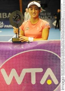 Luxemburg, im Misaki Doi, Japan, mit dem Siegerpokal, BGL BNP Paribas Luxemburg Open 2015, Tennis, WTA Tennis Damen Tour, 25.10.15, Mona Barthel, Germany, vs Misaki Doi, Japan, Finale, CK Tenniscenter Luxemburg-Kockelscheuer, Copyright: Franzx Eibner-Pressefoto EP_pfz