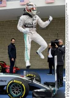 October 25, 2015: Lewis Hamilton 44 with Mercedes AMG Petronas F1 Team celebrates his win at the United States Grand Prix, Circuit of the Americas. Austin, TX. Formula One 2015: United States Grand Prix OCT 25 - ZUMAc04_